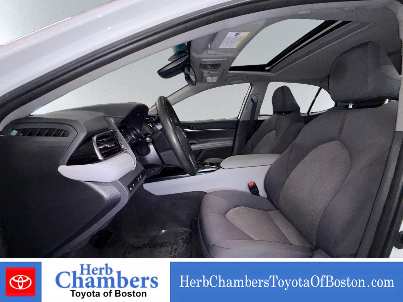 Used 2020 Toyota Camry LE w/ Sunroof Package FWD image 14