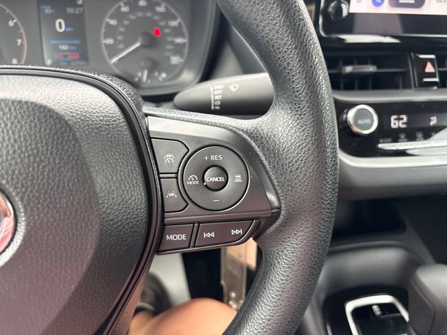 Used 2025 Toyota Corolla LE FWD image 12