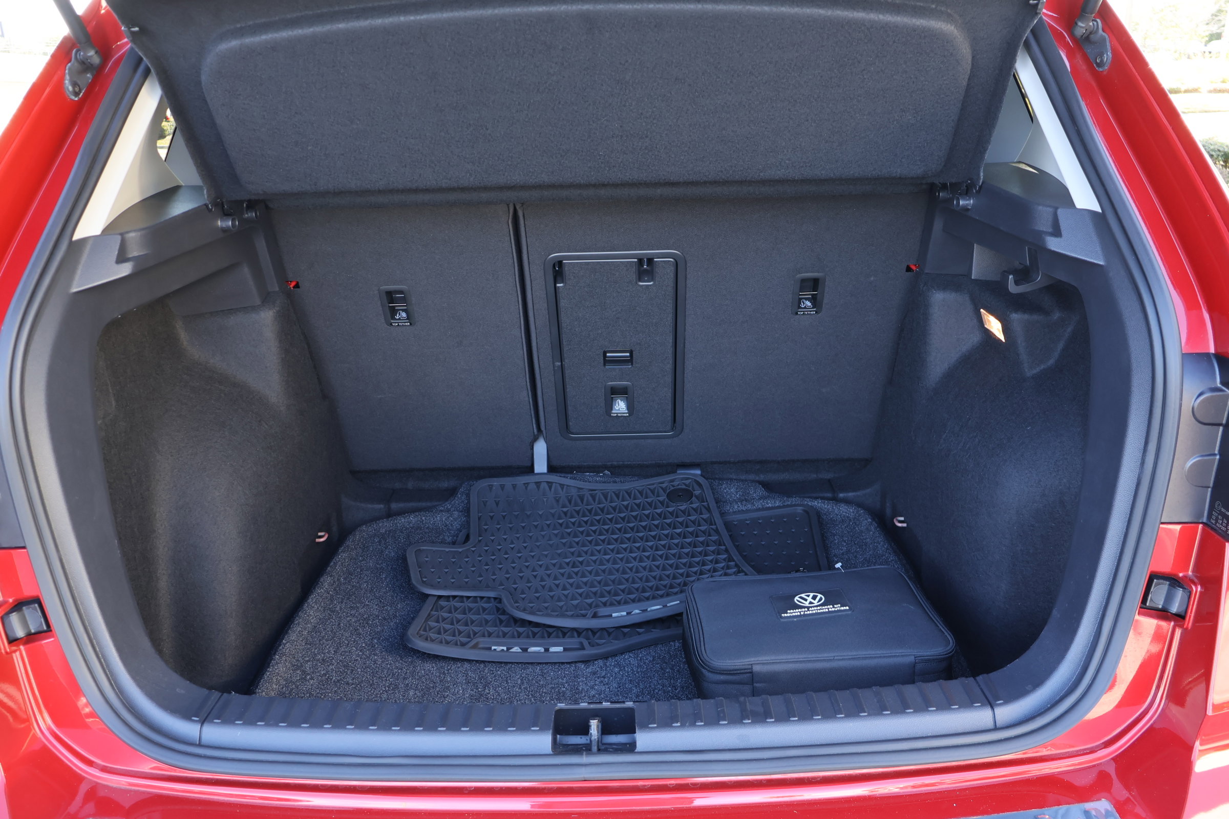 Used 2023 Volkswagen Taos SE w/ Black Wheel Package image 19