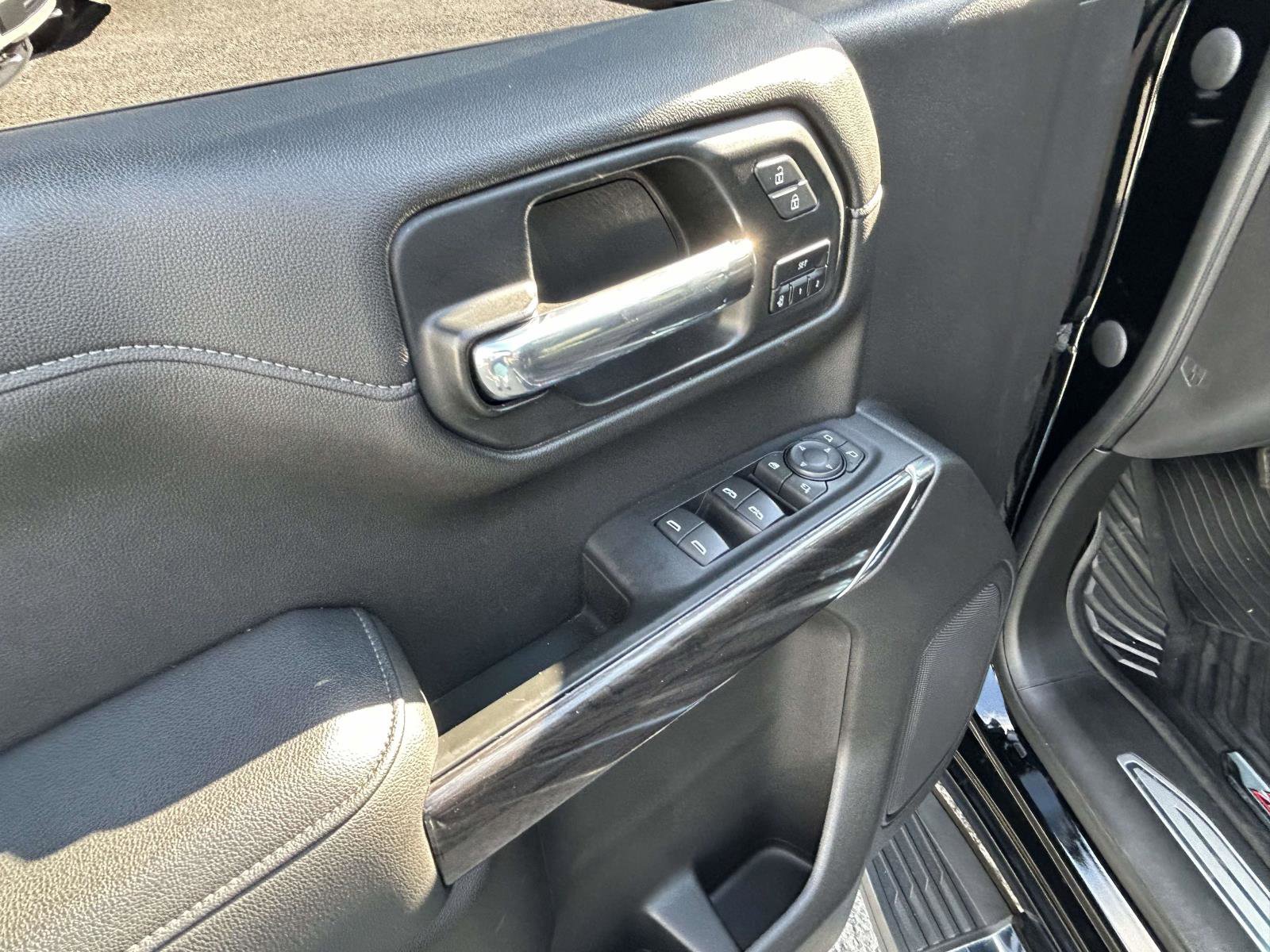 Used 2021 Chevrolet Silverado 1500 LTZ AWD/4WD image 19