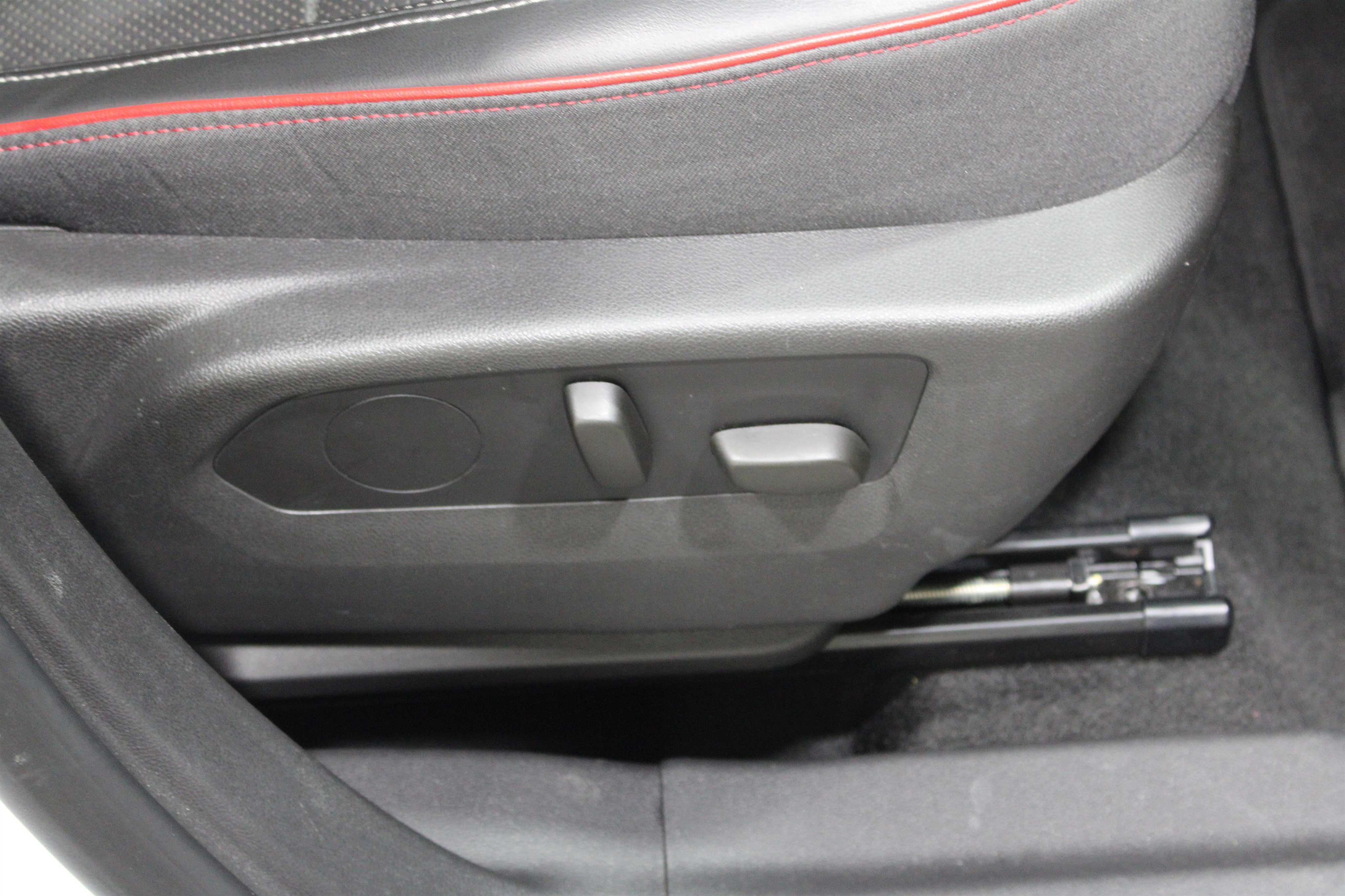 Used 2022 Buick Envision Essence w/ Technology Package II image 25