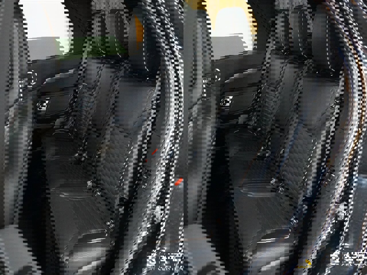 Used 2017 Land Rover Discovery HSE image 40