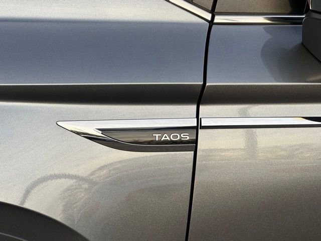 Certified 2022 Volkswagen Taos SE image 11