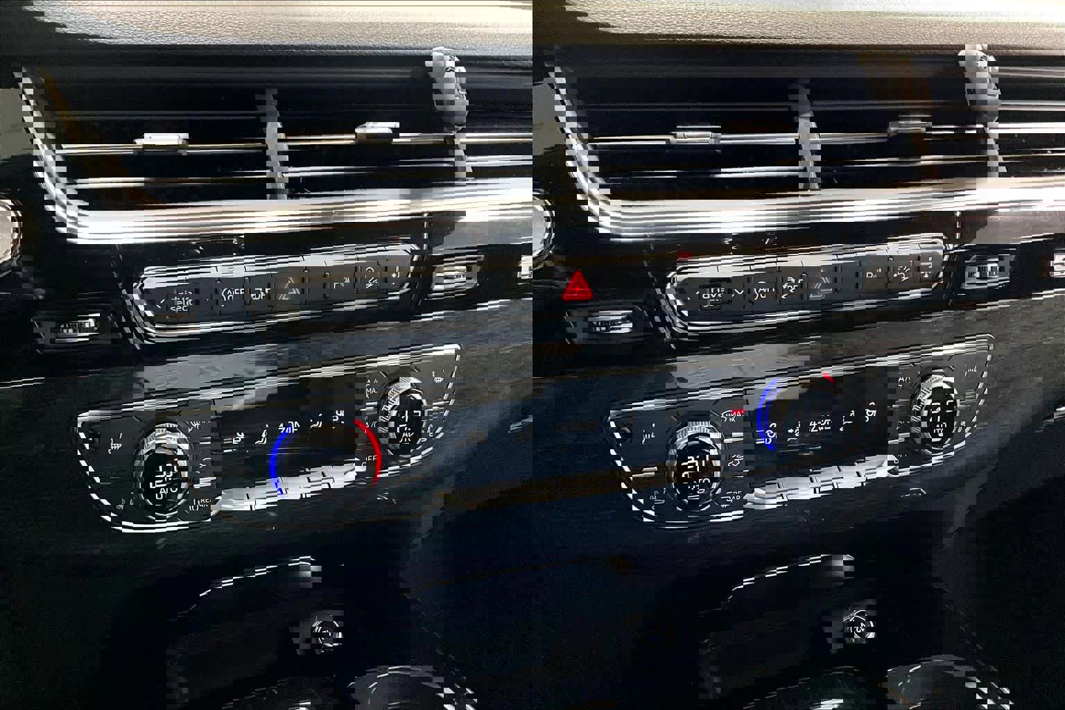 Used 2017 Audi Q7 3.0T Premium Plus w/ Premium Plus Package image 34