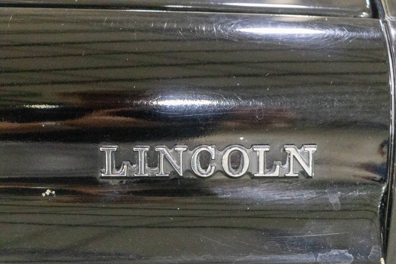 Used 1988 Lincoln Town Car Signature RWD image 22