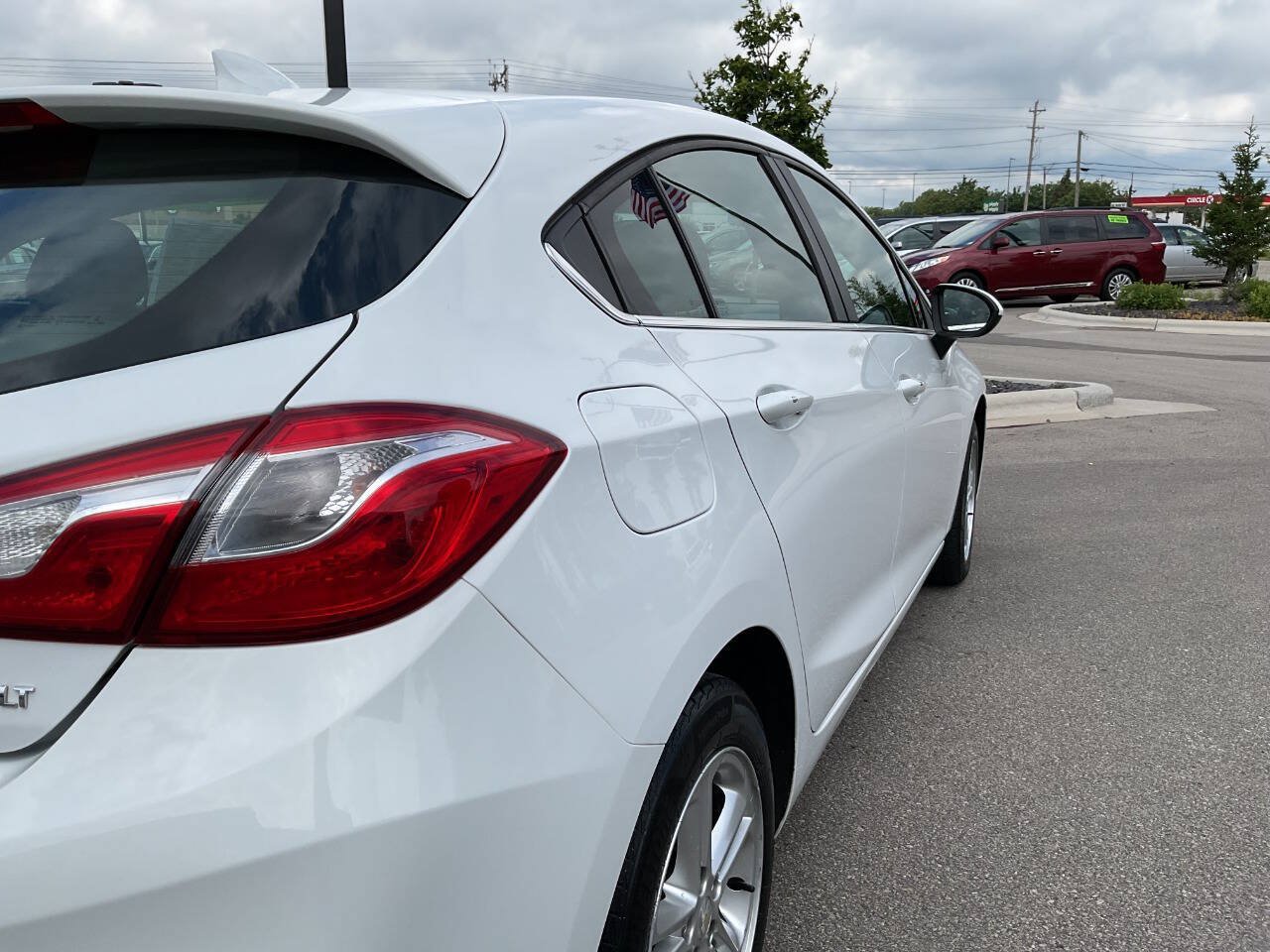 Used 2017 Chevrolet Cruze LT w/ Convenience Package FWD image 8