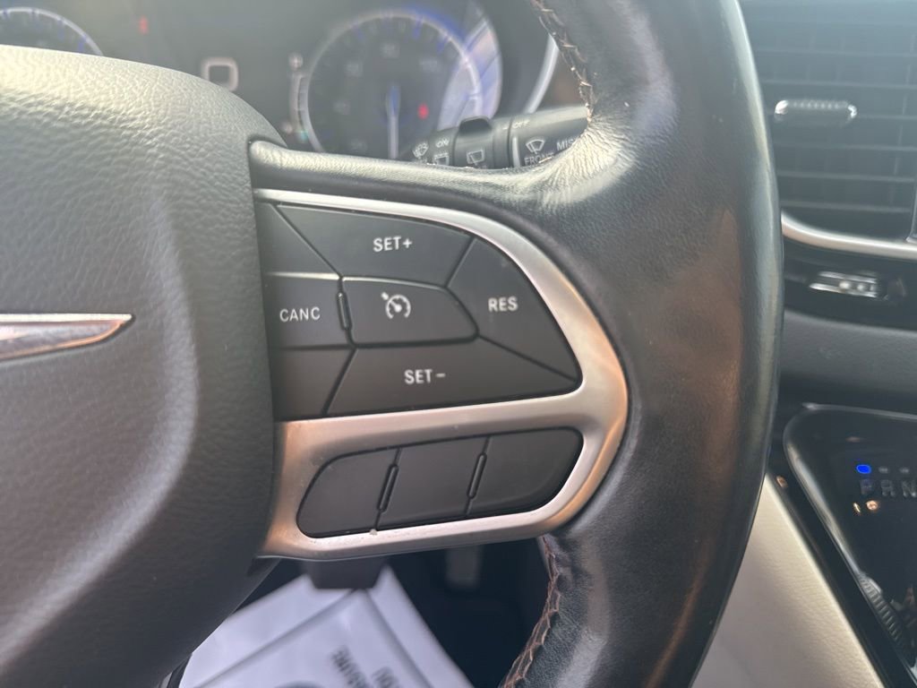 Used 2020 Chrysler Pacifica Touring-L Plus image 24