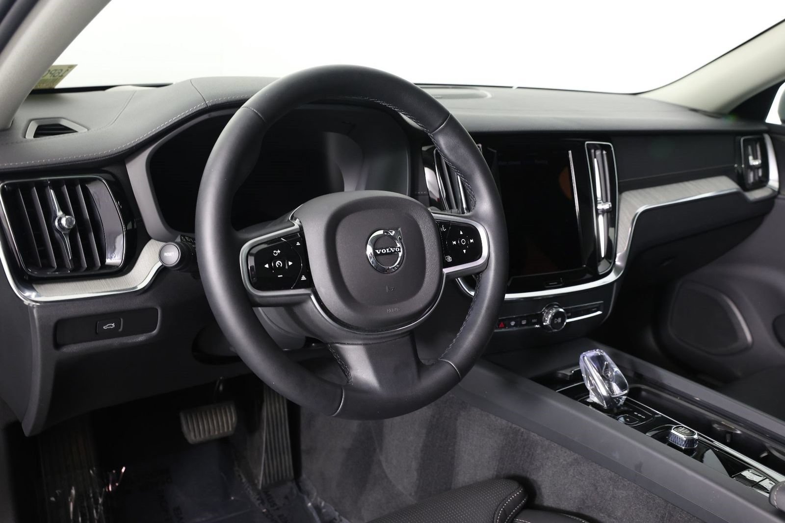 Certified 2025 Volvo V60 B5 Cross Country Ultra AWD/4WD image 14