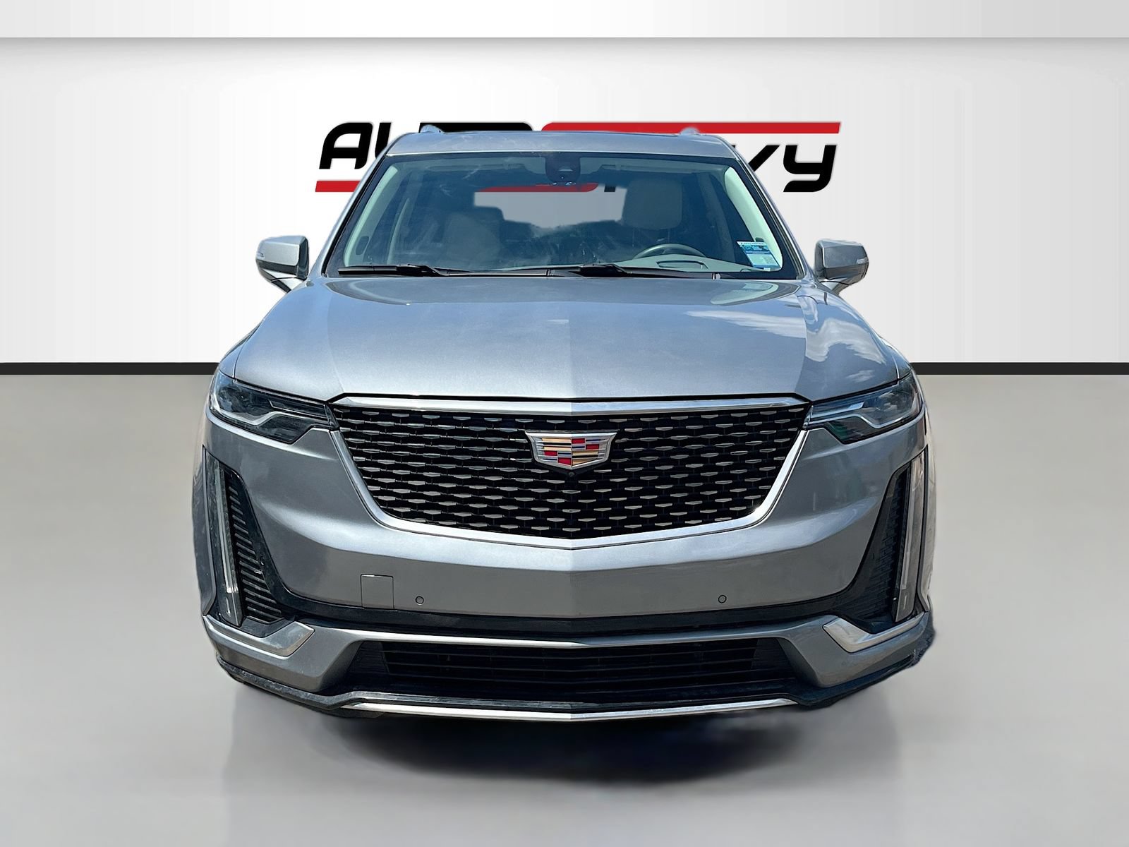 Used 2024 Cadillac XT6 Premium Luxury w/ Technology Package FWD image 2