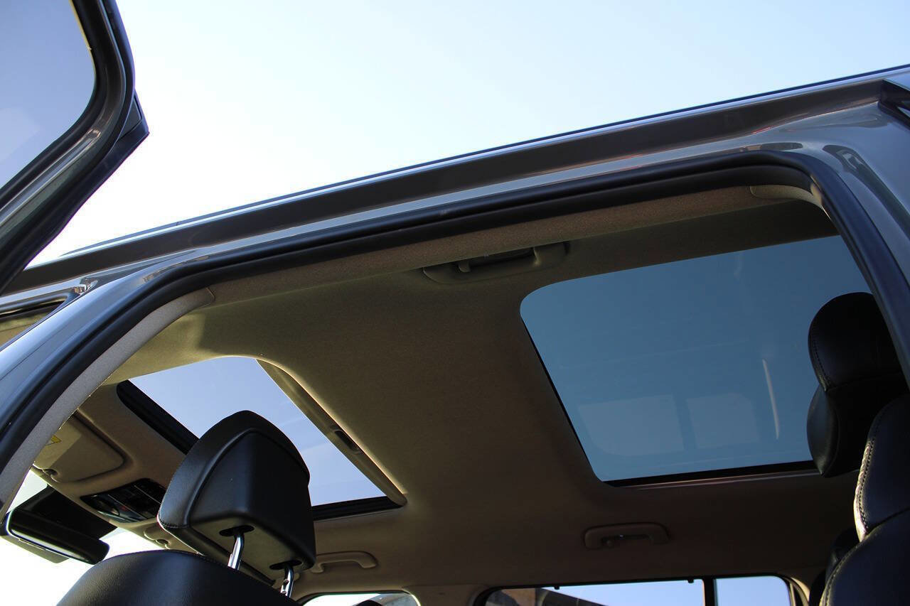 Used 2024 Hyundai Santa Fe Limited image 13