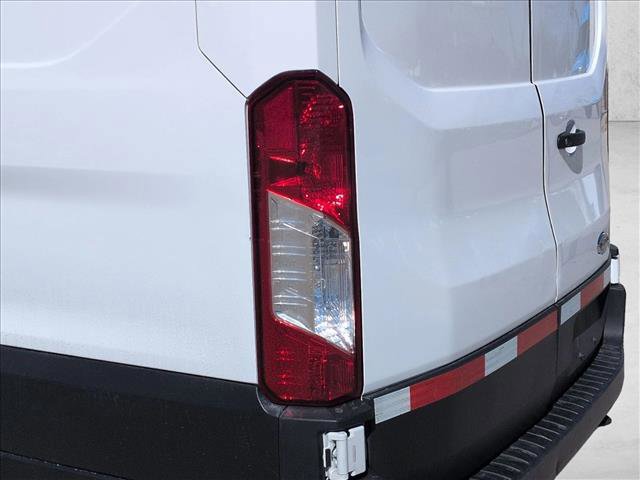 Used 2022 Ford E-Transit 148 High Roof Extended image 13