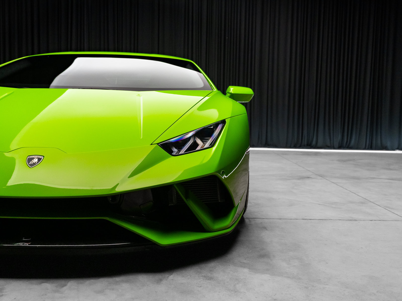 Used 2018 Lamborghini Huracan Performante AWD/4WD image 21