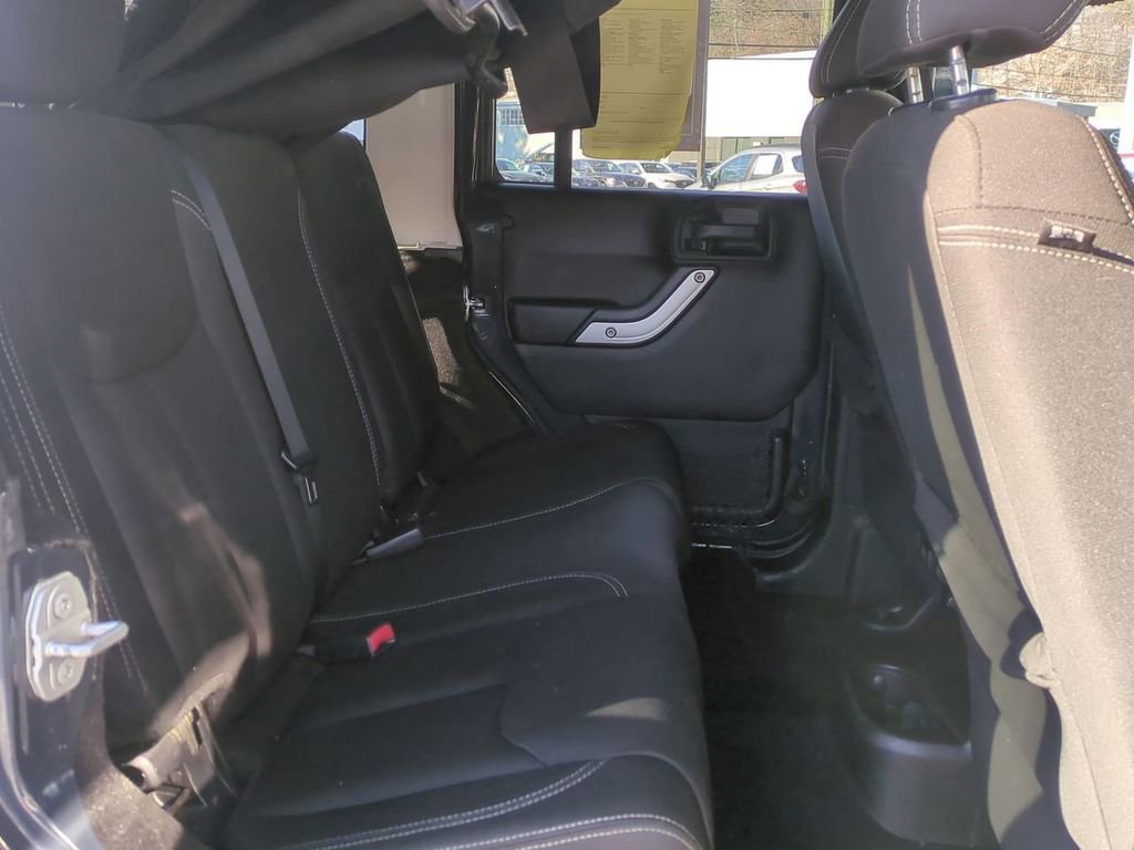 Used 2016 Jeep Wrangler Unlimited Sahara w/ Dual Top Group image 25