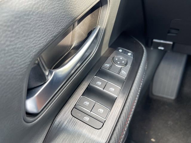 New 2025 Nissan Kicks SR image 32