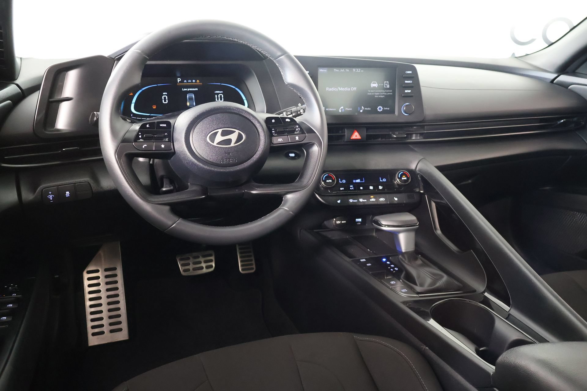 Used 2026 Hyundai Elantra SEL Sport Premium FWD image 2