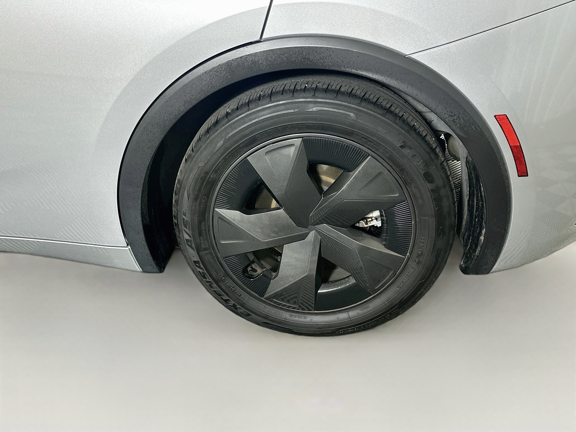 Used 2025 Toyota Prius LE FWD image 11