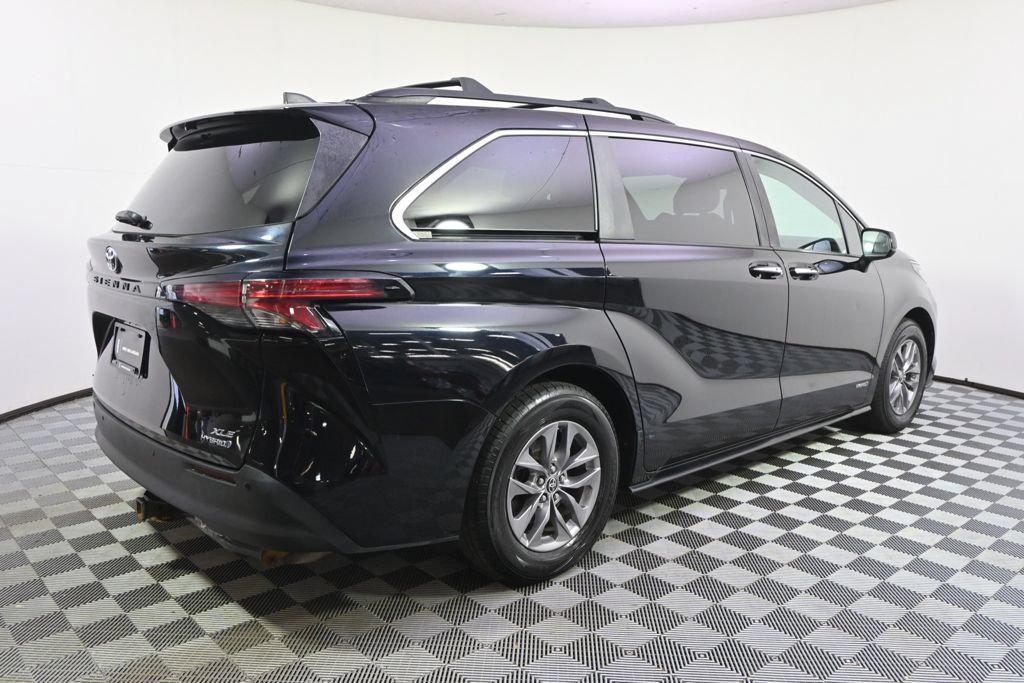 Used 2021 Toyota Sienna XLE w/ XLE Plus Package AWD/4WD image 7