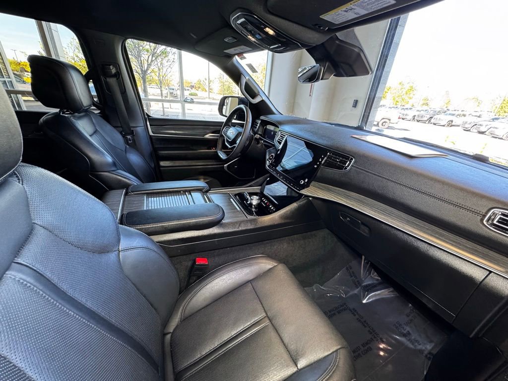 Used 2024 Jeep Wagoneer L Series II w/ Flexible Seating Group AWD/4WD image 46