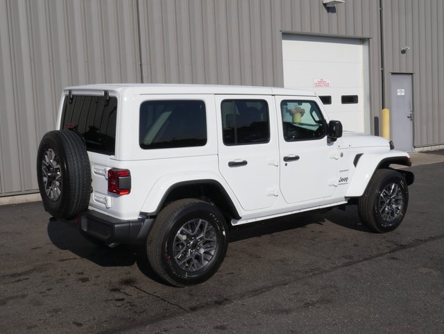 Used 2024 Jeep Wrangler Sahara w/ Technology Group image 13