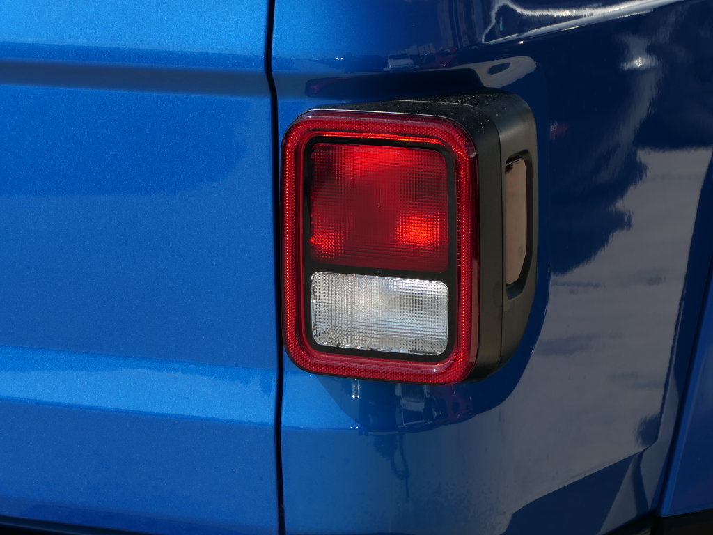 Certified 2023 Jeep Gladiator Sport AWD/4WD image 3