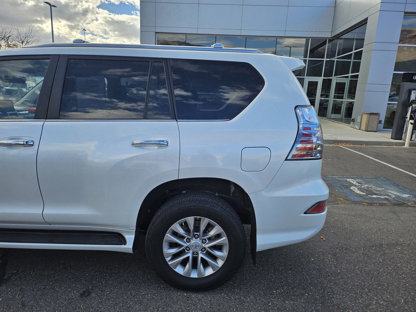 Used 2023 Lexus GX 460 Premium image 4