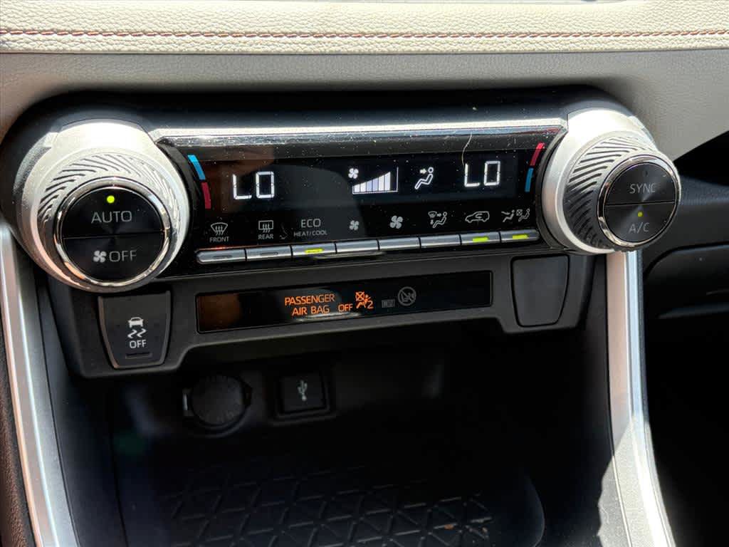 Used 2022 Toyota RAV4 XLE AWD/4WD image 16