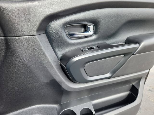 Used 2018 Nissan Titan SV w/ SV Convenience Package image 15