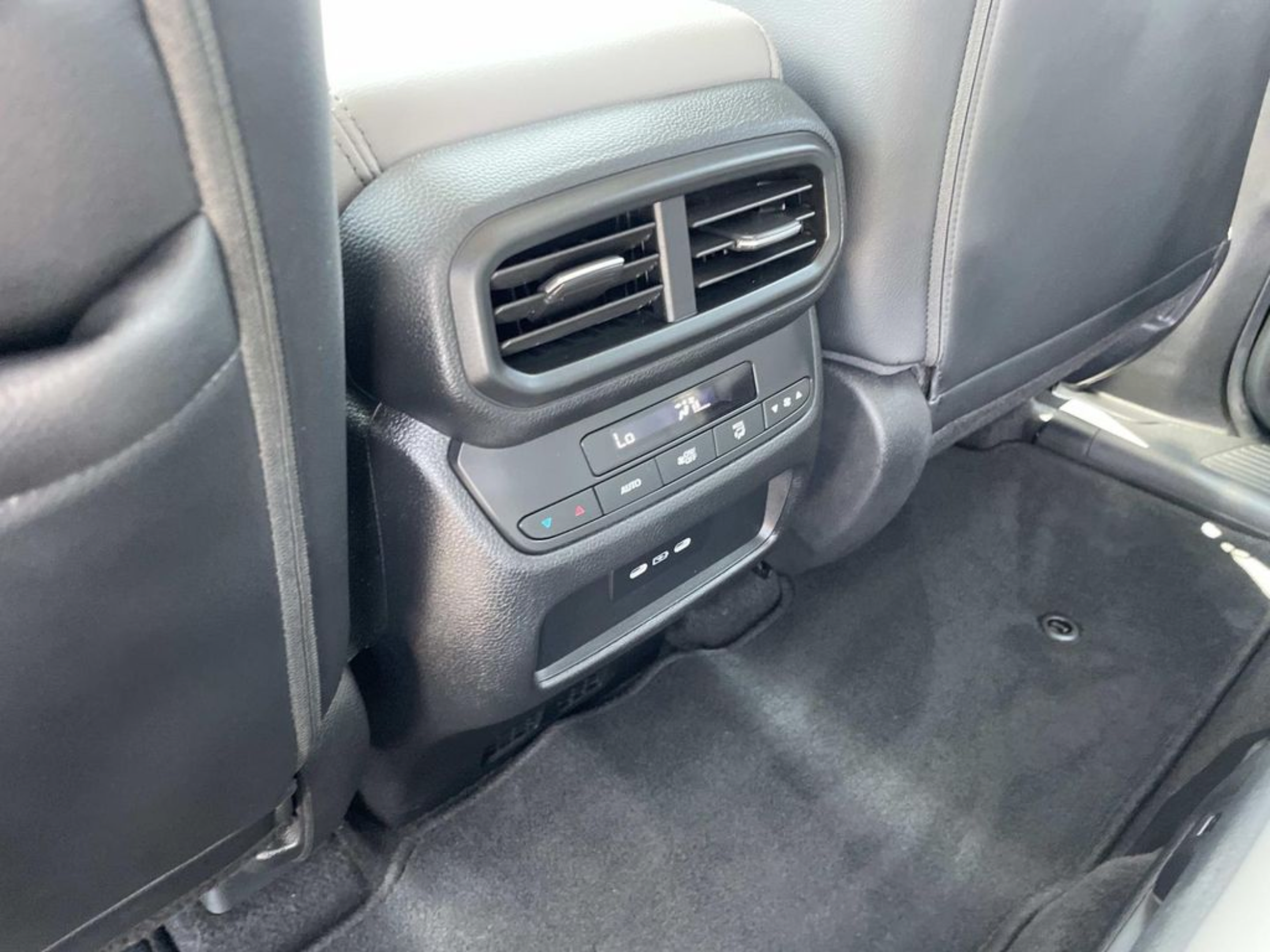 Used 2025 Honda Pilot EX-L image 11