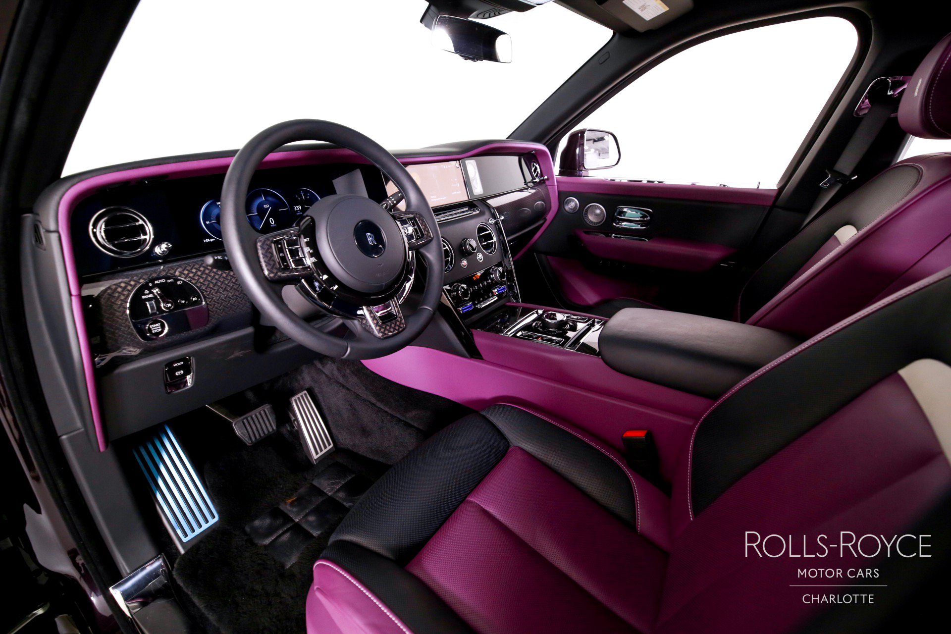 Certified 2025 Rolls-Royce Cullinan Black Badge AWD/4WD image 4