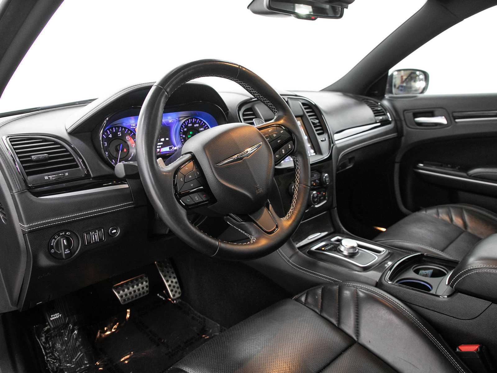 Used 2023 Chrysler 300 C RWD image 25
