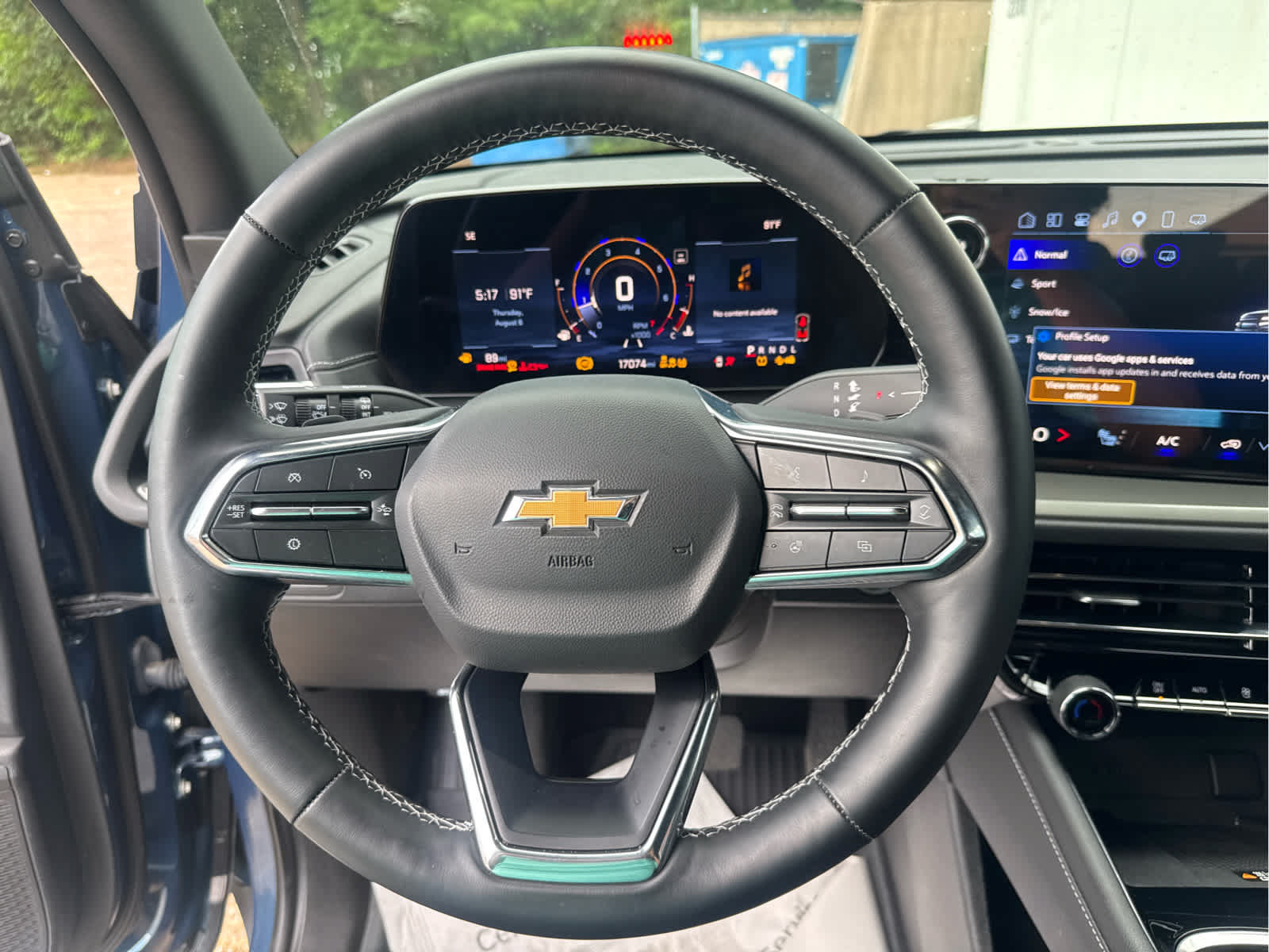 Used 2025 Chevrolet Traverse LT w/ Driver Confidence Package FWD image 26