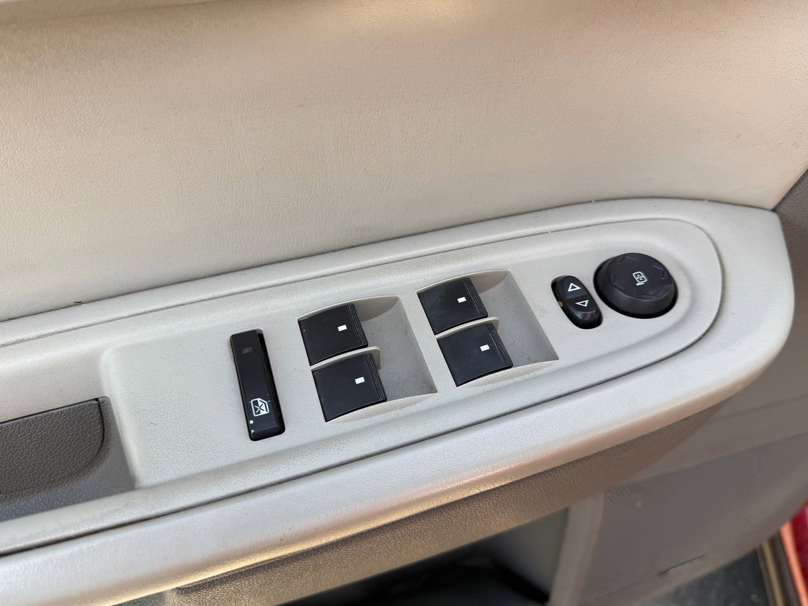 Used 2012 Chevrolet Traverse LT image 9