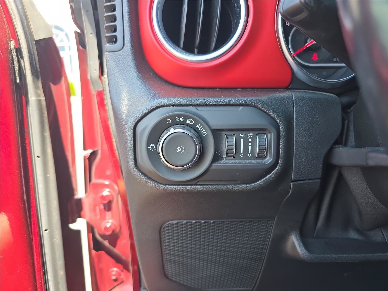 Used 2021 Jeep Wrangler Unlimited Rubicon AWD/4WD image 35