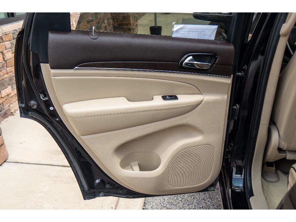 Used 2020 Jeep Grand Cherokee Overland AWD/4WD image 19