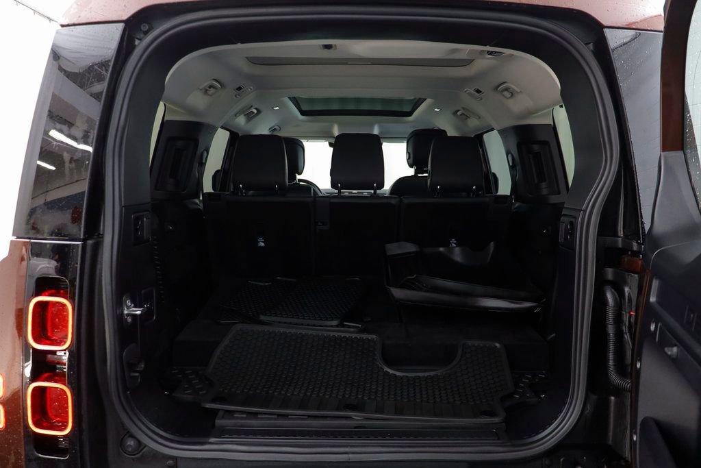 Used 2023 Land Rover Defender 130 First Edition image 20