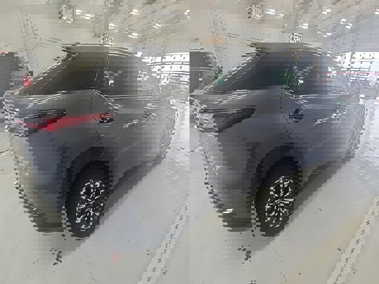 Used 2024 Lexus RZ 300e Premium w/ Accessory Package (2T) image 4