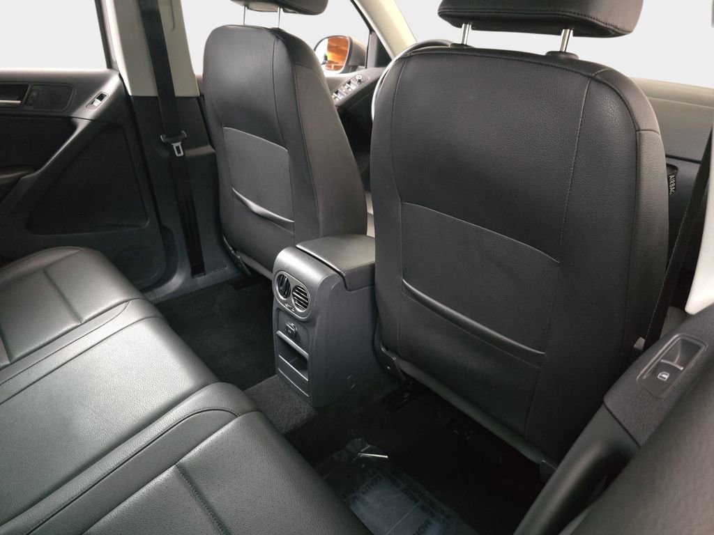 Used 2011 Volkswagen Tiguan SE image 13