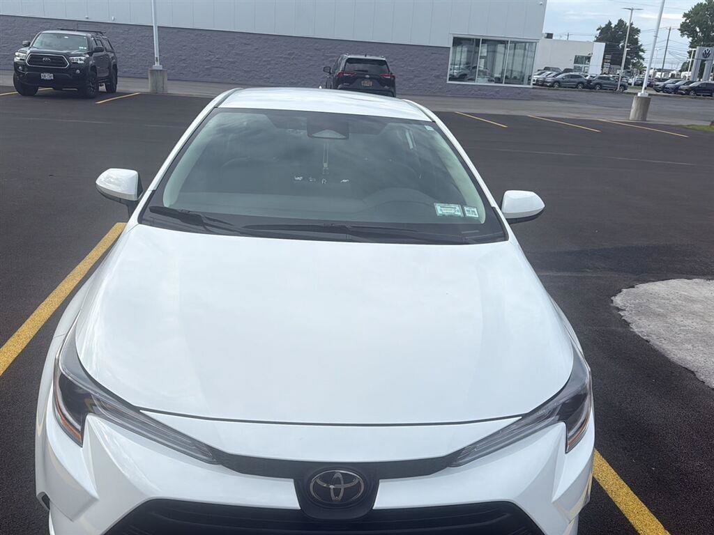 Used 2024 Toyota Corolla LE FWD image 2