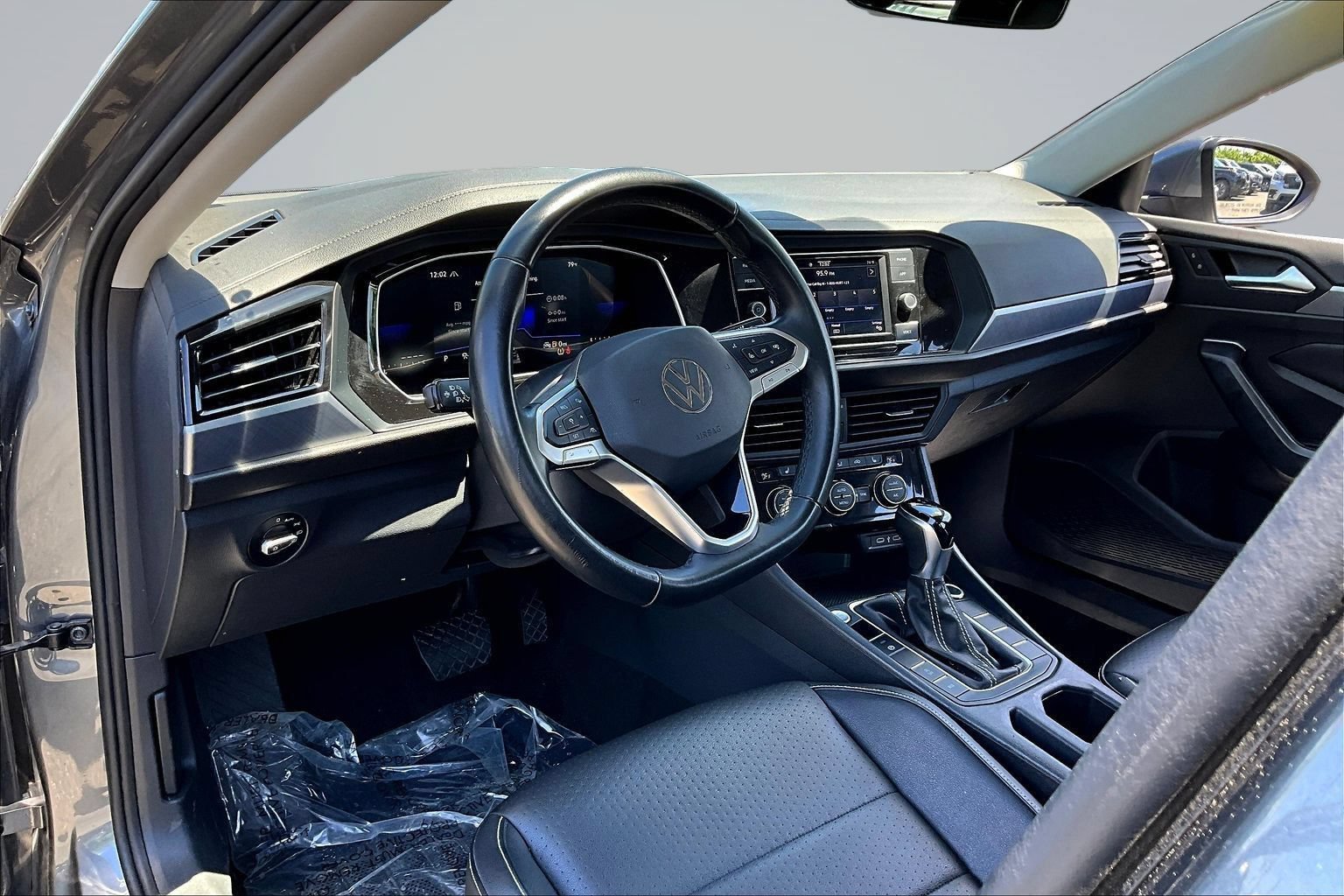 Used 2024 Volkswagen Jetta SE FWD image 16