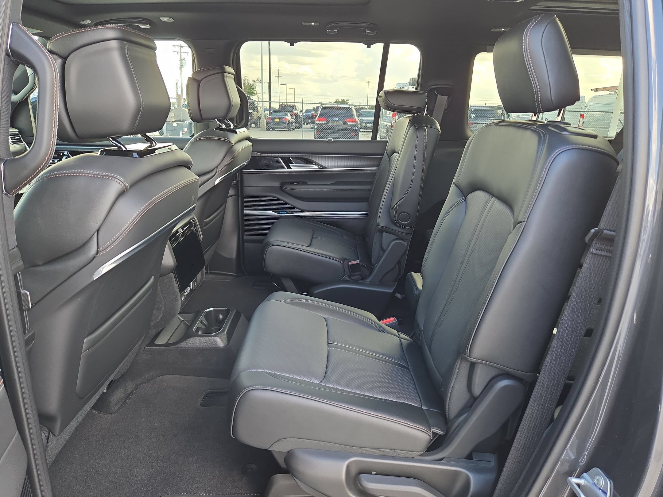 New 2027 Jeep Grand Wagoneer L Summit w/ Premium Group III AWD/4WD image 12