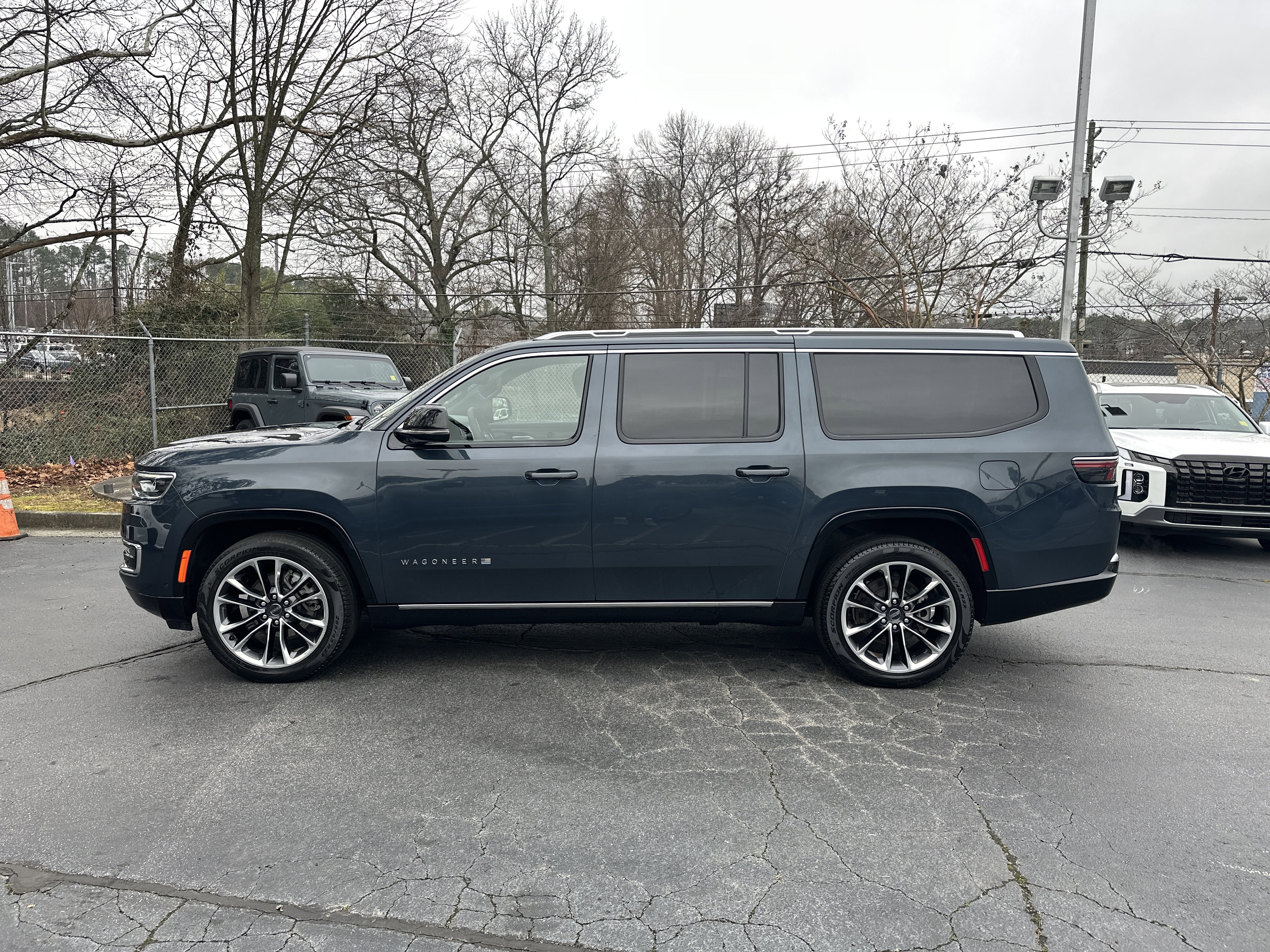Used 2024 Jeep Wagoneer L Series III w/ Premium Group I image 6