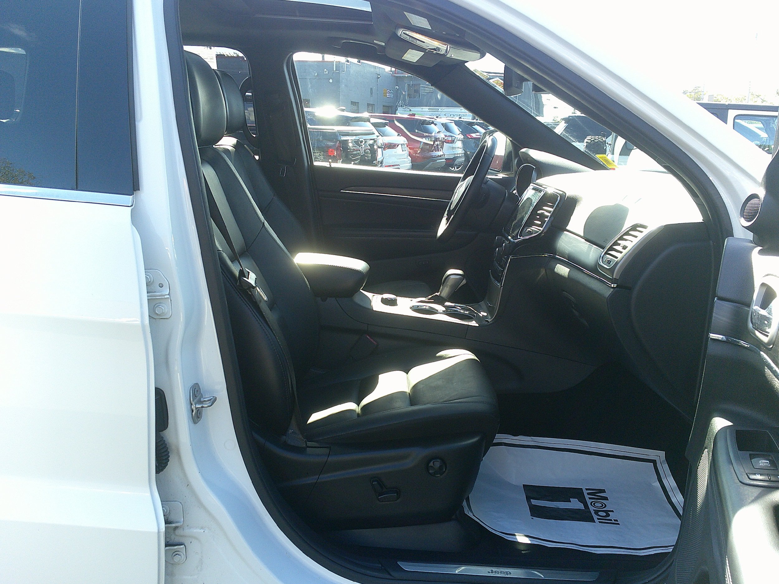 Used 2020 Jeep Grand Cherokee Limited AWD/4WD image 24