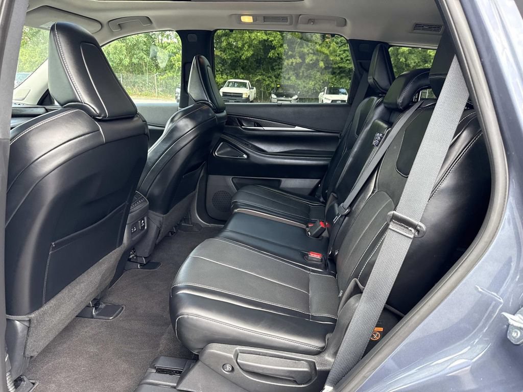 Used 2023 INFINITI QX60 Sensory w/ Cargo Package AWD/4WD image 17