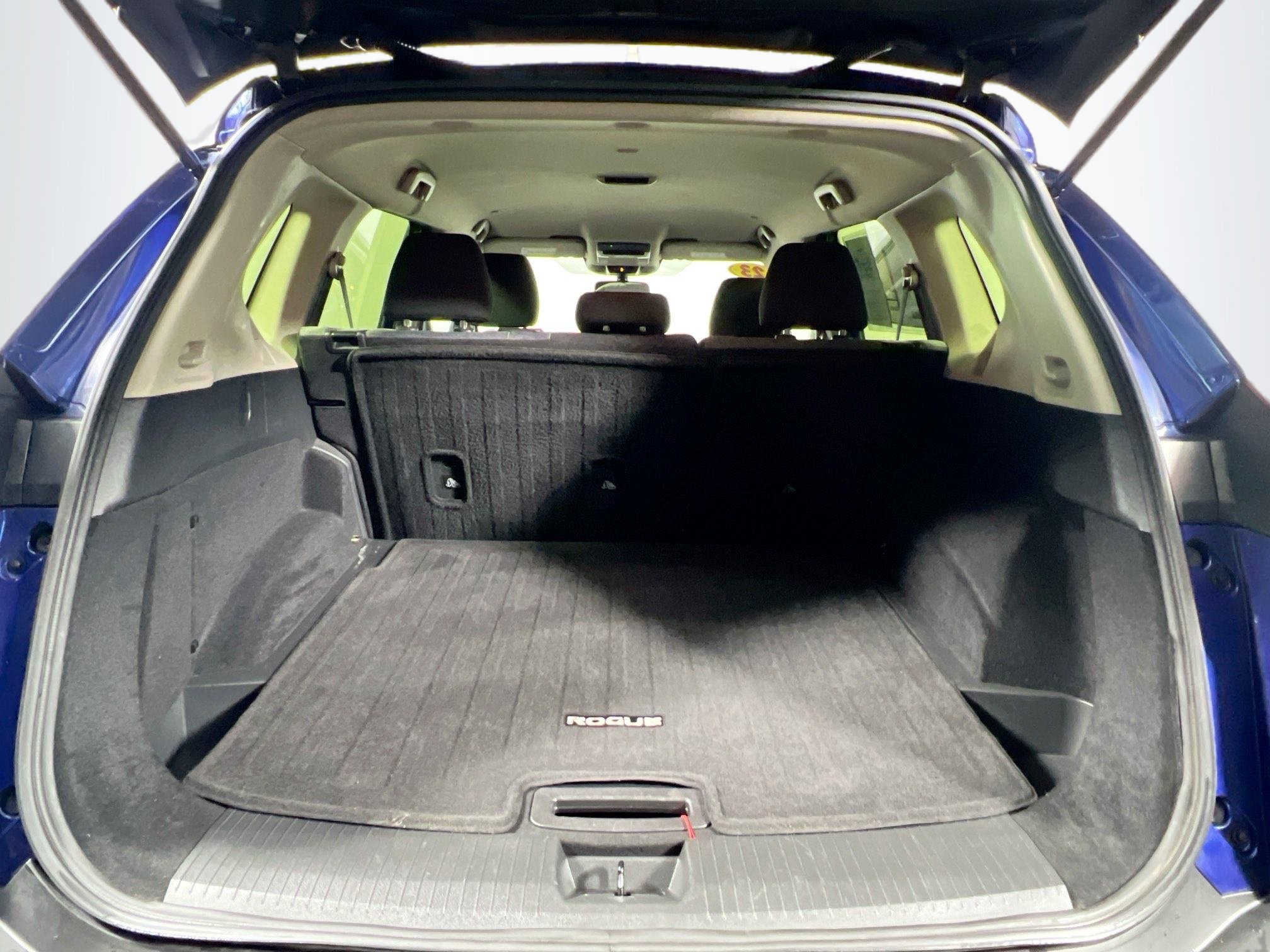 Used 2023 Nissan Rogue SV image 34