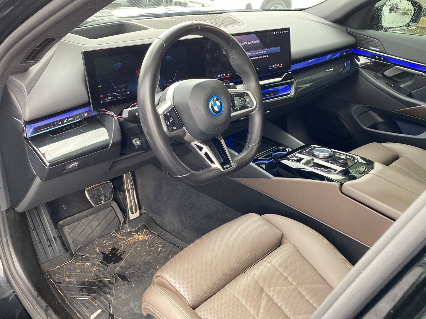 Used 2025 BMW 550e xDrive w/ Premium Package AWD/4WD image 10