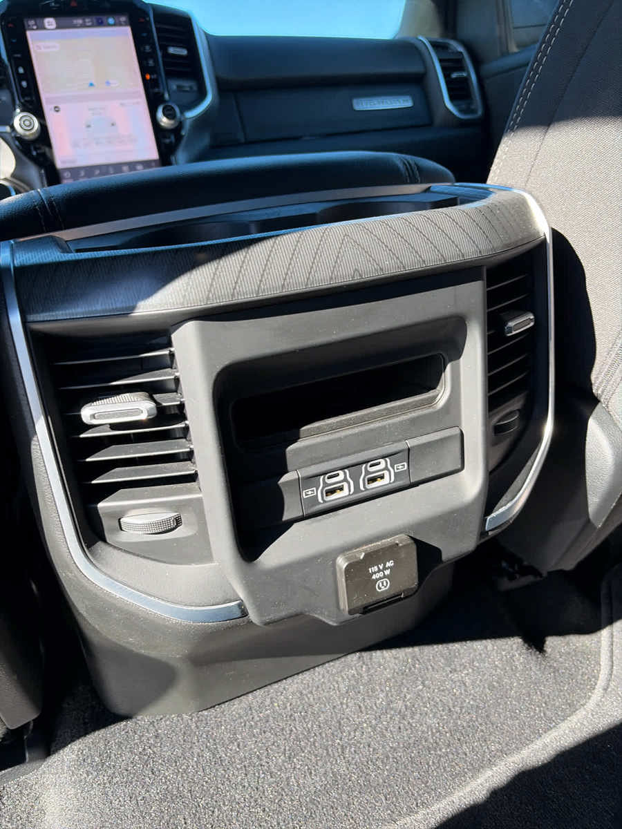 Used 2025 RAM 1500 Big Horn AWD/4WD image 32