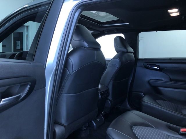 Certified 2025 Toyota Highlander XSE AWD/4WD image 16