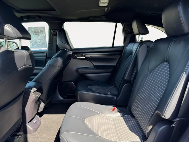 Certified 2025 Toyota Highlander XSE AWD/4WD image 11