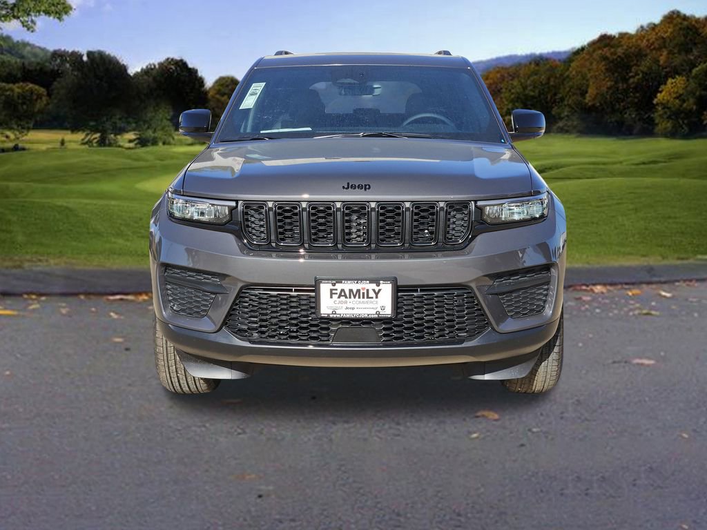 New 2025 Jeep Grand Cherokee Altitude image 2