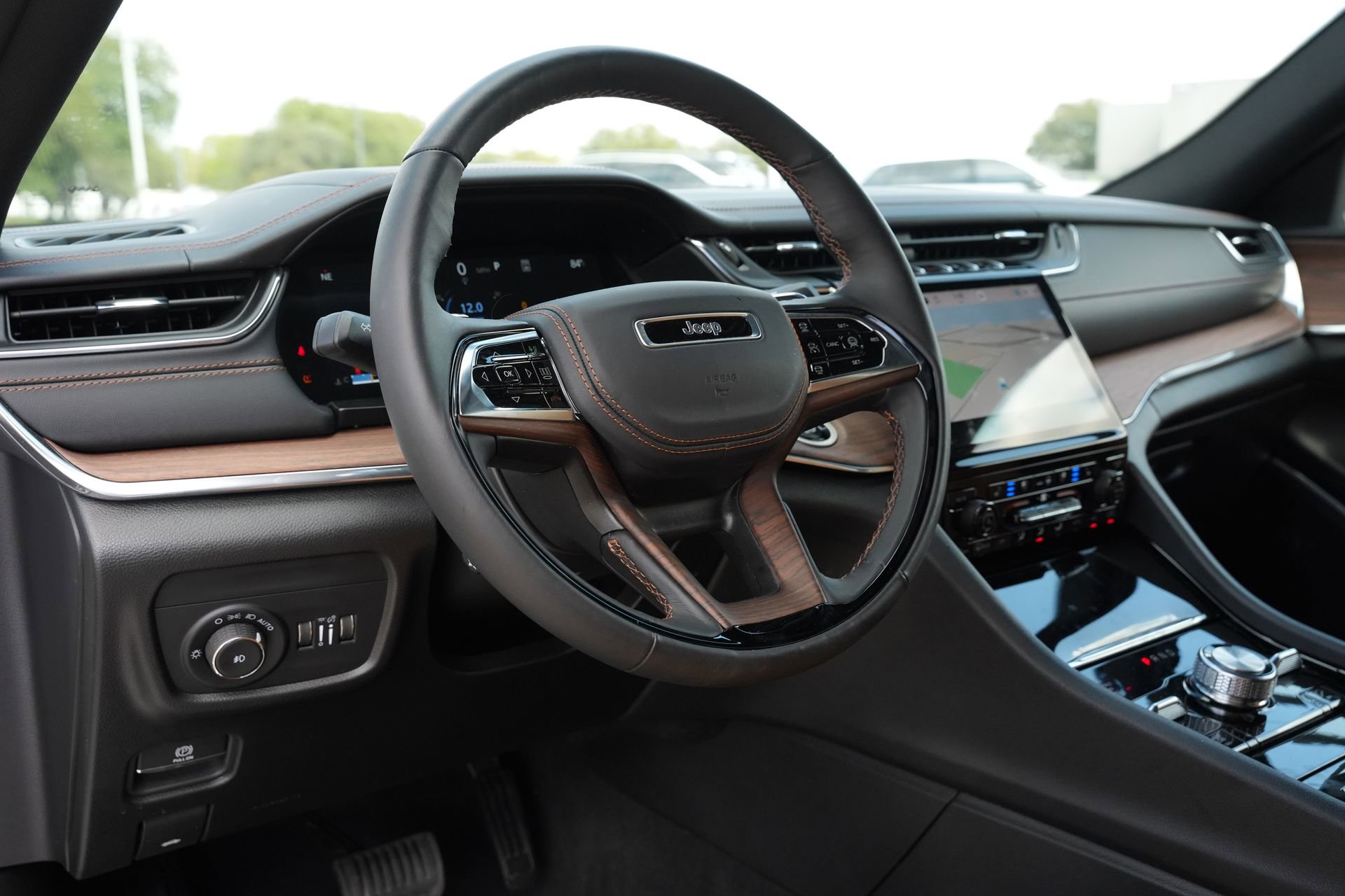 Used 2025 Jeep Grand Cherokee Summit AWD/4WD image 17